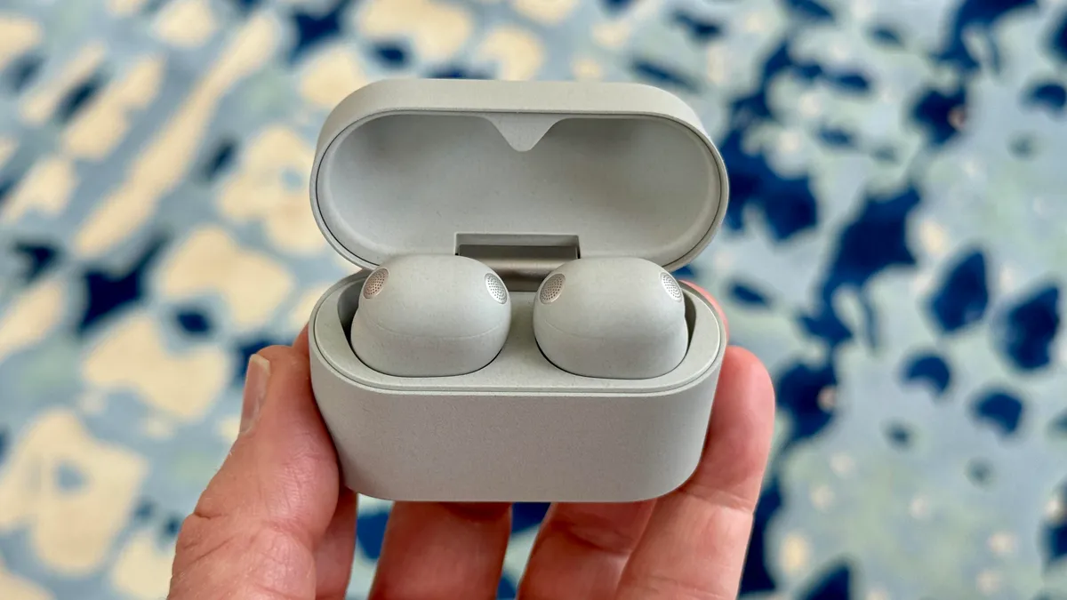 Best Wireless Earbuds Under 200 Dollars 2024